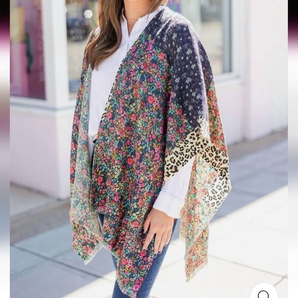 Vilagallo Sweaters - VILAGALLO anastasia poncho in multi